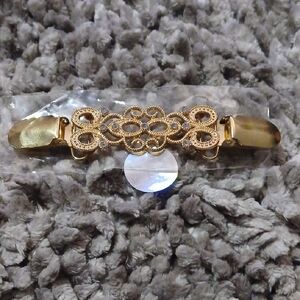 Elegant Gold Clip-On Accessory Clip For Shirts Or Tees